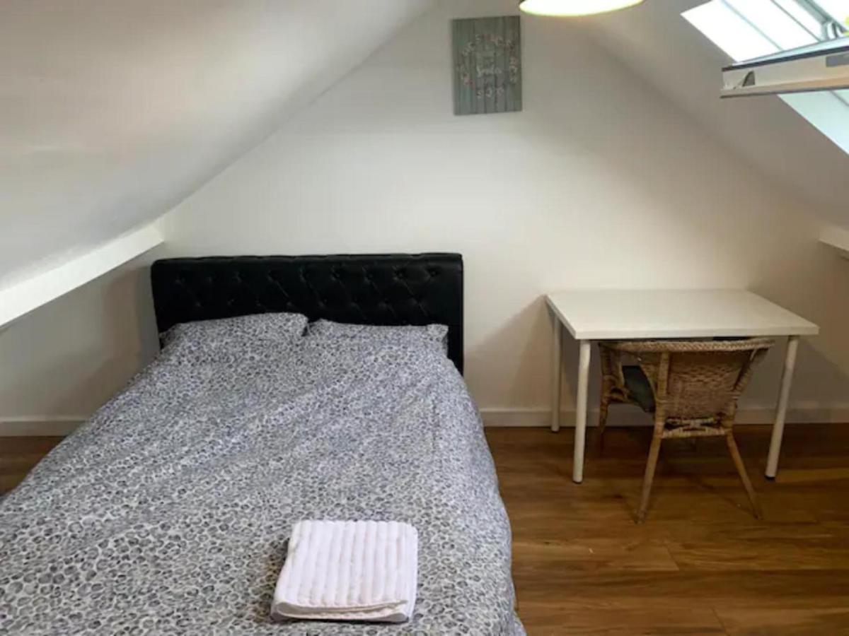 Modern 5 Bedroom Family House - 18 Mins To Station Londra Exterior foto